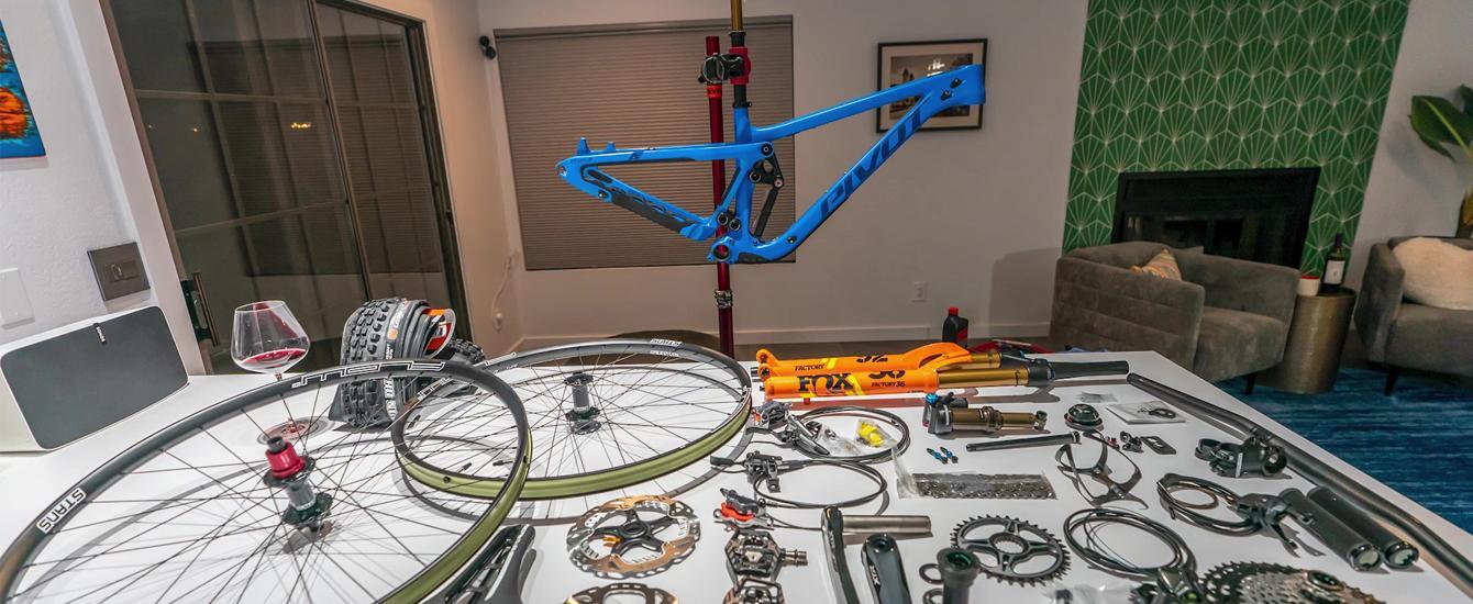 BIKE CHECK: DATE NIGHT BIKE BUILD - PIVOT SWITCHBLADE FEATURING A FLOW ...